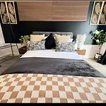 Seaview Luxury Apartment With Free Parking And All Rooms En-Suite