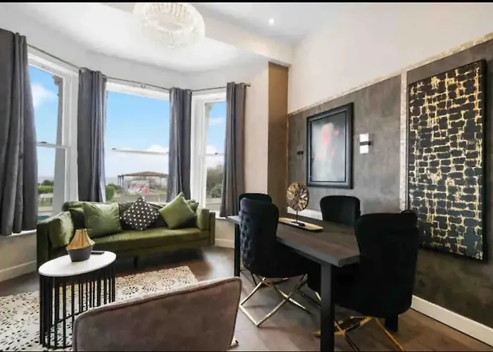 Seaview Luxury Apartment With Free Parking And All Rooms En-Suite